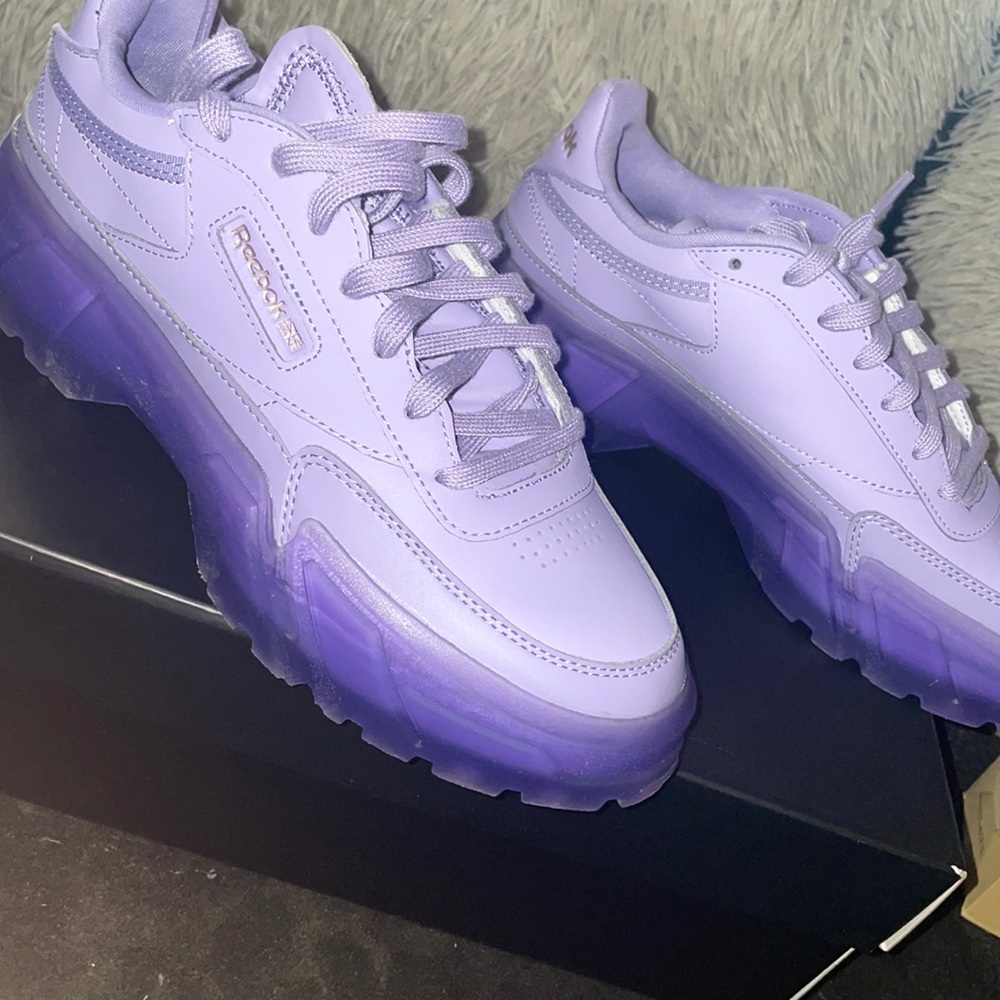 Size 8 Color: Purple